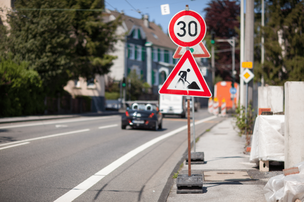 Die Baustelle: Dieses Schild kündigt sie an.