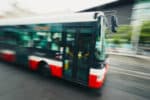 Bus Im Straßenverkehr überholen: Wann Ist Das Erlaubt?