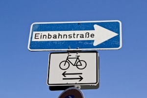 Einbahnstraße: Auf dem Fahrrad können bestimmte Regelungen gelten.