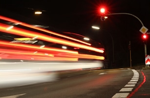 Ein Fahrverbot oder der Entzug der Fahrerlaubnis können die Folge eines Geschwindigkeitsverstoßes sein