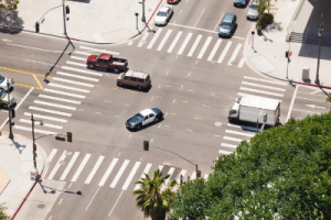 Die Verkehrssicherheit müssen PKW-, LKW-, Fahrradfahrer und Fußgänger gleichermaßen garantieren, indem sie z. B. die StVO befolgen.